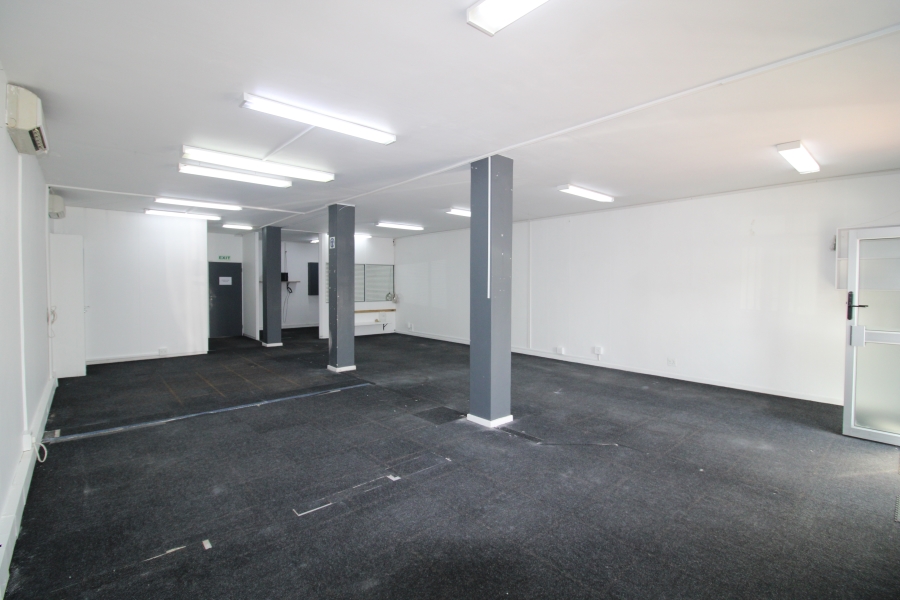 To Let commercial Property for Rent in Roundhay Western Cape
